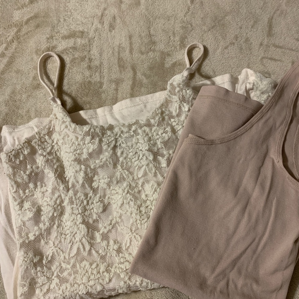 Woman’s Sleeveless tops